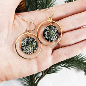 Queen Anne - Gold & Black Round Classic Earrings