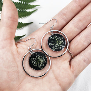 Queen Anne - Silver & Black Round Classic Earrings with Pressed Flowers
