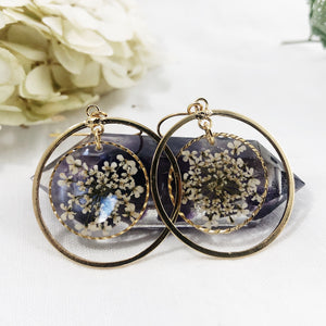 Queen Anne - Classic Gold Earrings with Pressed Flowers