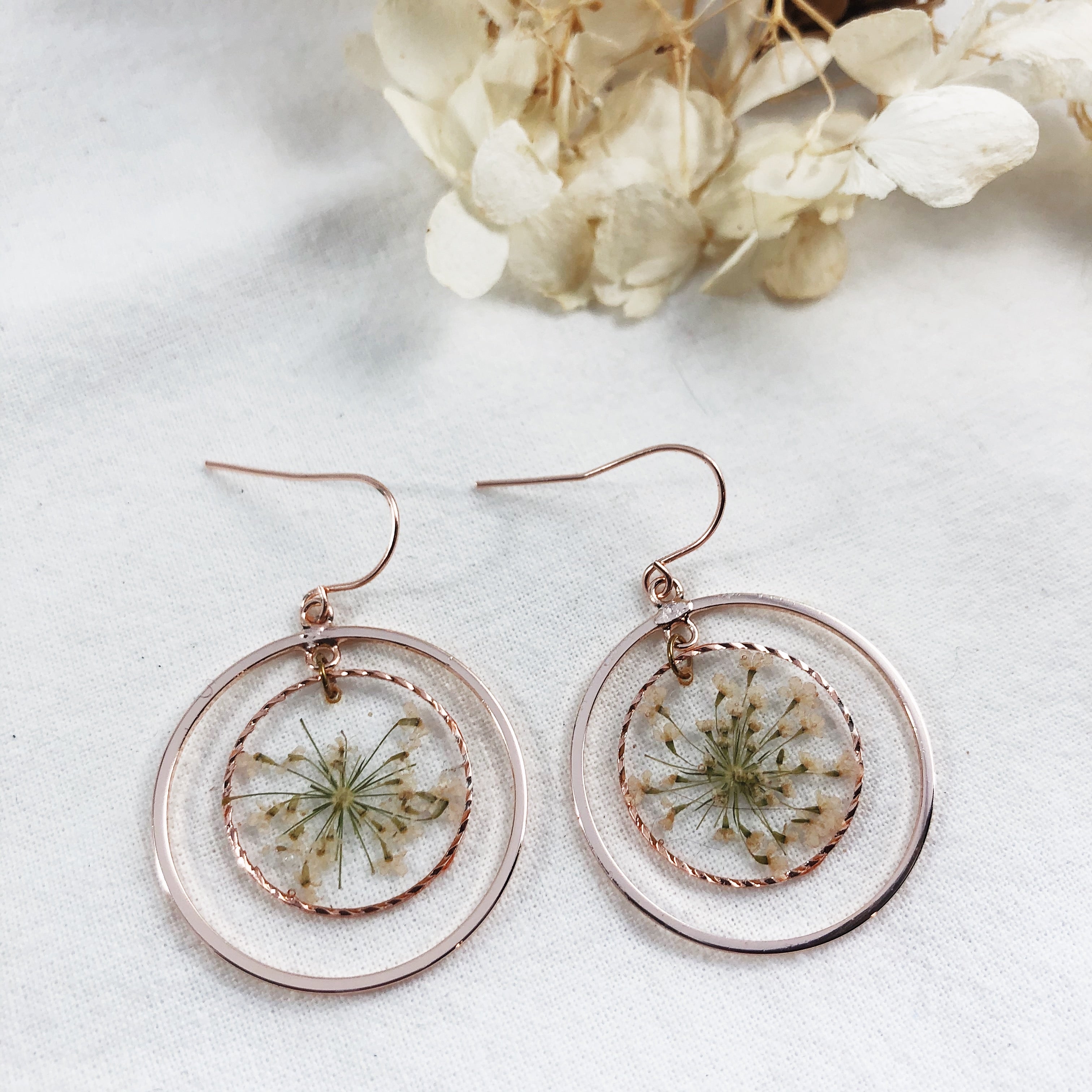 Dried flower resin triangle earrings, Pressed leaves earrings, Botanic –  DaisyMoon by Hillerland